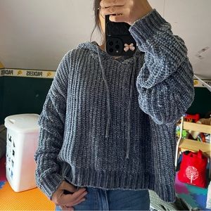 Hoodie sweater slightly crop top